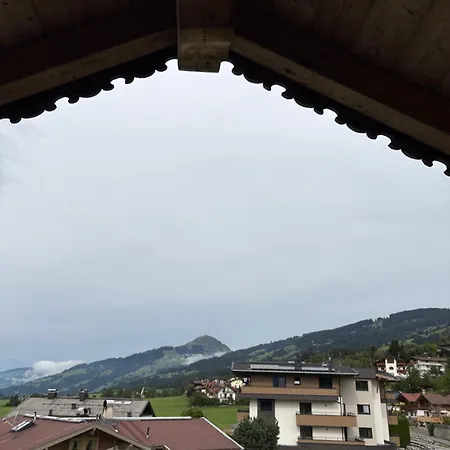 Hoelzlbauer Bergblick * كيرشبرغ ان تيرول